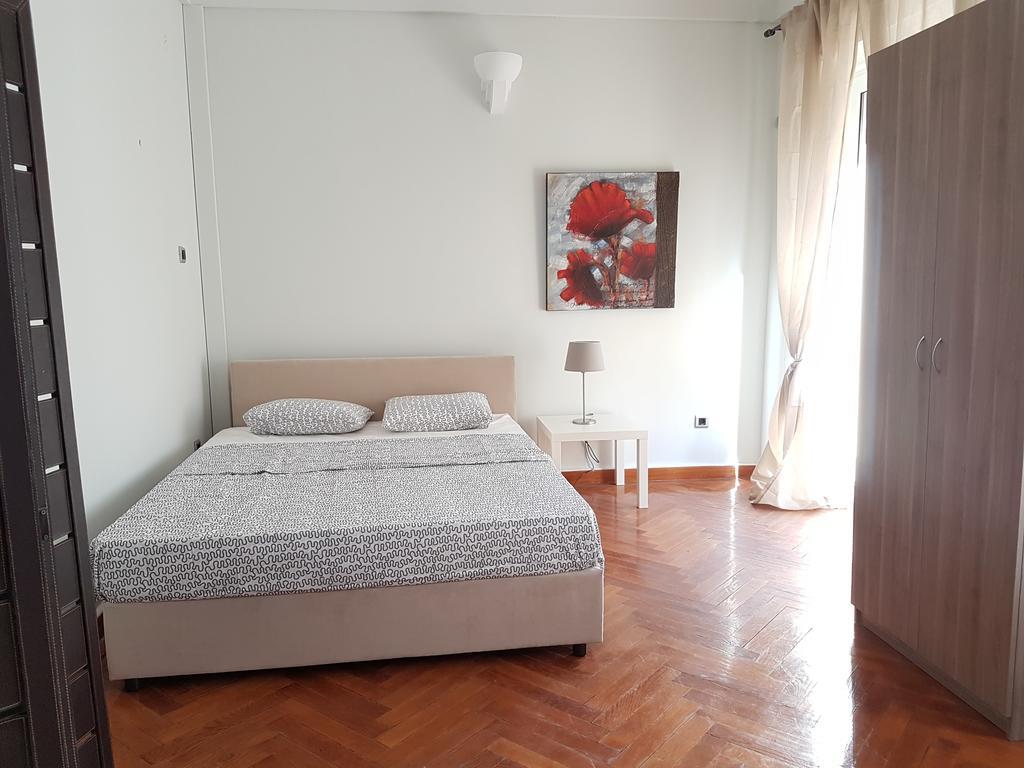 Errathens Pine Red And Taupe - Athens Centerアパートメント エクステリア 写真